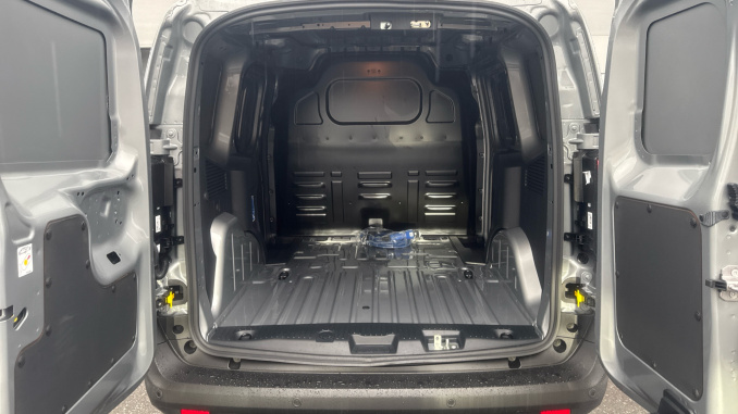 Ford Transit Courier E-Transit Courier 100kW 43kWh Trend Van Auto - Image 12